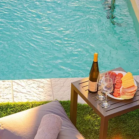 Mare Luxury With Private Pool 펜션 *