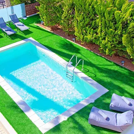 Mare Luxury With Private Pool 펜션 Goúrnes