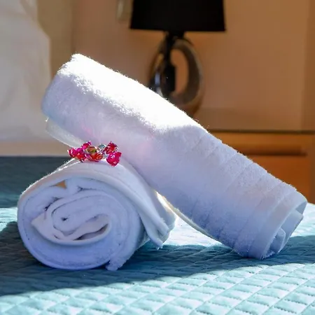 Mare Luxury With Private Pool Case de vacanță
