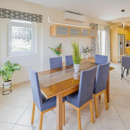 Case de vacanță Mare Luxury With Private Pool Goúrnes